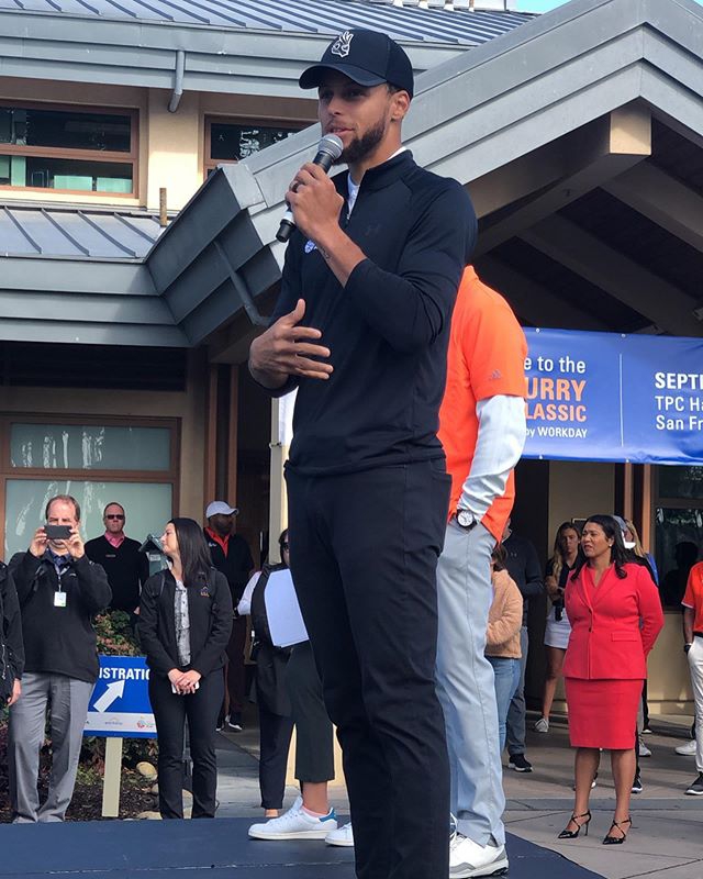 帅就完了！库里举办慈善高尔夫赛 联盟第一库吹前来捧场