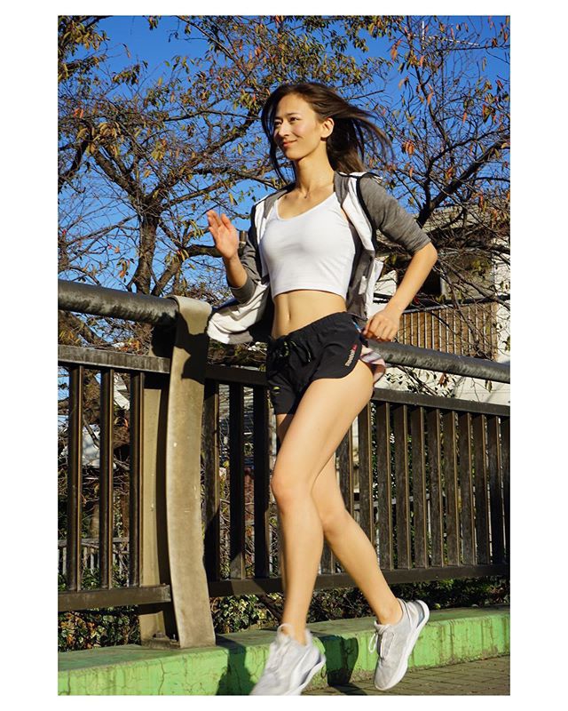 运动的女生最美！勇士记者日本荷兰混血 魔鬼训练打造出魔鬼身材