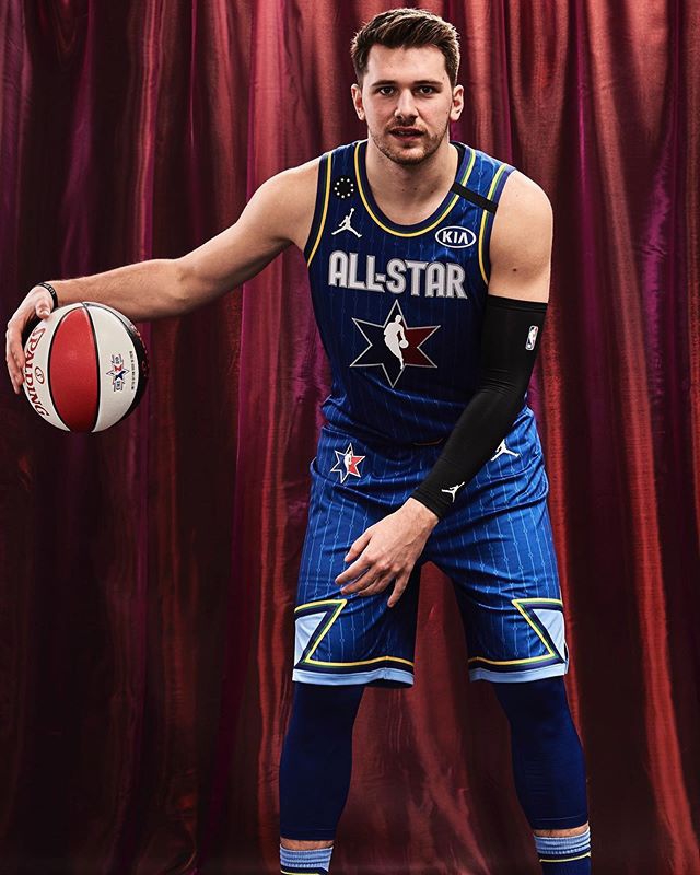 东契奇晒照回顾本赛季：打进全明星首发 绝杀快船 当面致敬科比