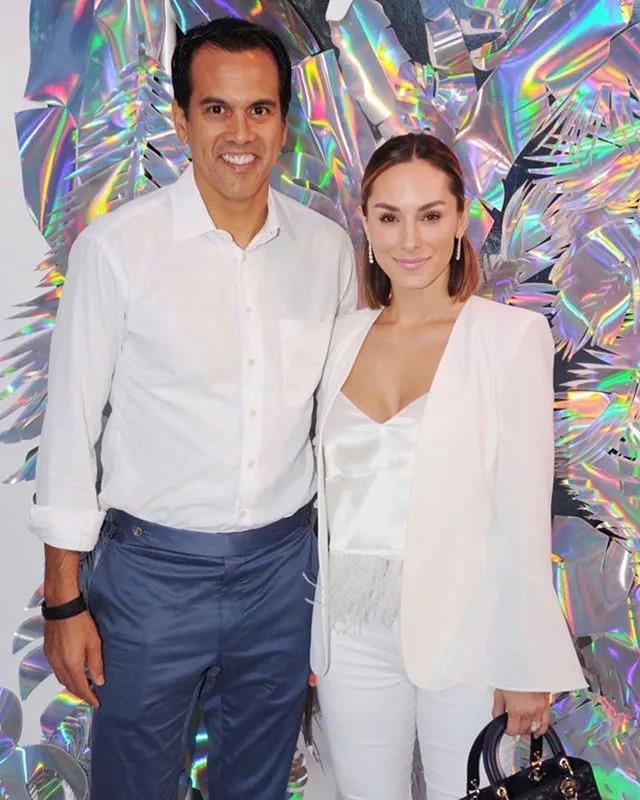 当世名帅真人赢！在自家拉拉队找对象 娶到小19岁的娇妻