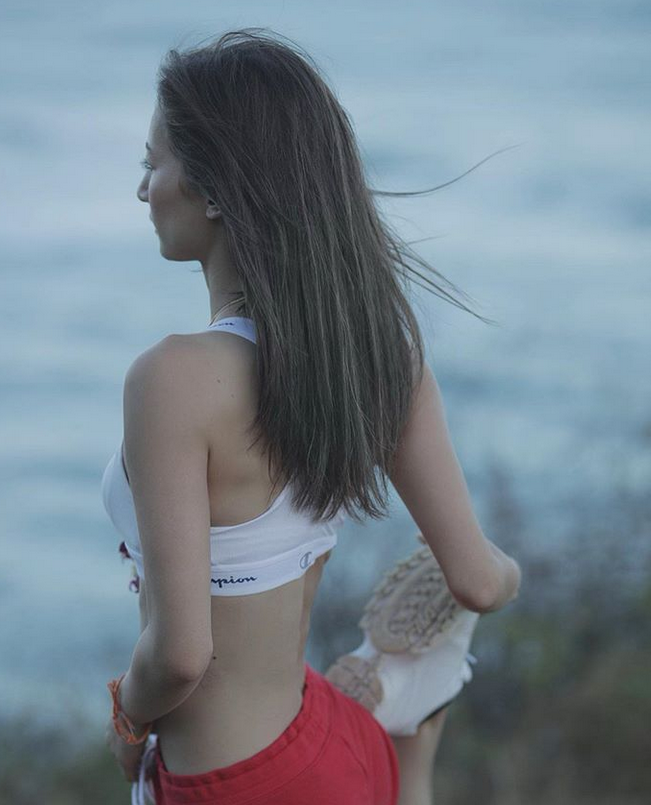 被赞岛国第一美臀的勇士记者 这个臀腰比例是真实存在的吗?