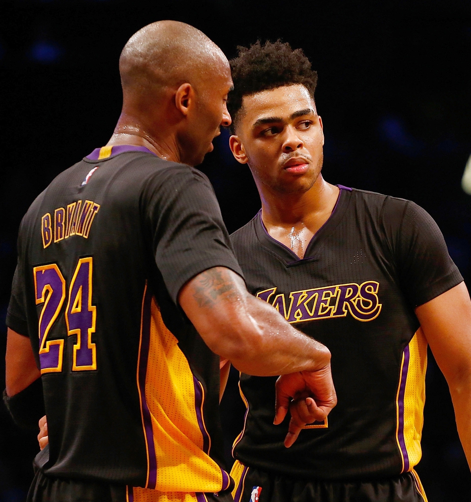 NBA道德绑架的故事：卡特不退役有罪！新星夸一句麦蒂被科蜜围剿