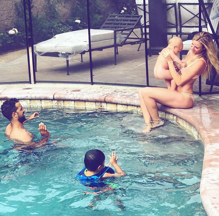 生了俩儿子依旧是超模身材！林书豪基友娶了NBA最性感的辣妈