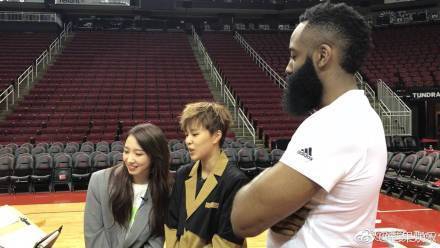 哈登与火箭少女交流