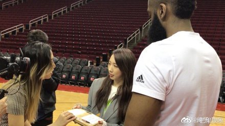 哈登与火箭少女交流