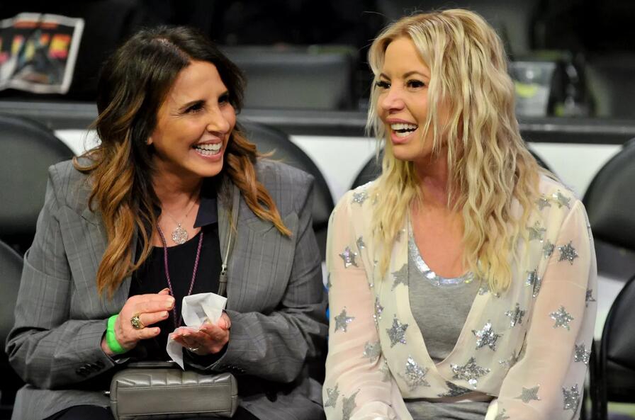 深度|湖人影子老板曾是老巴斯的小姨子 詹姆斯也视她为领导