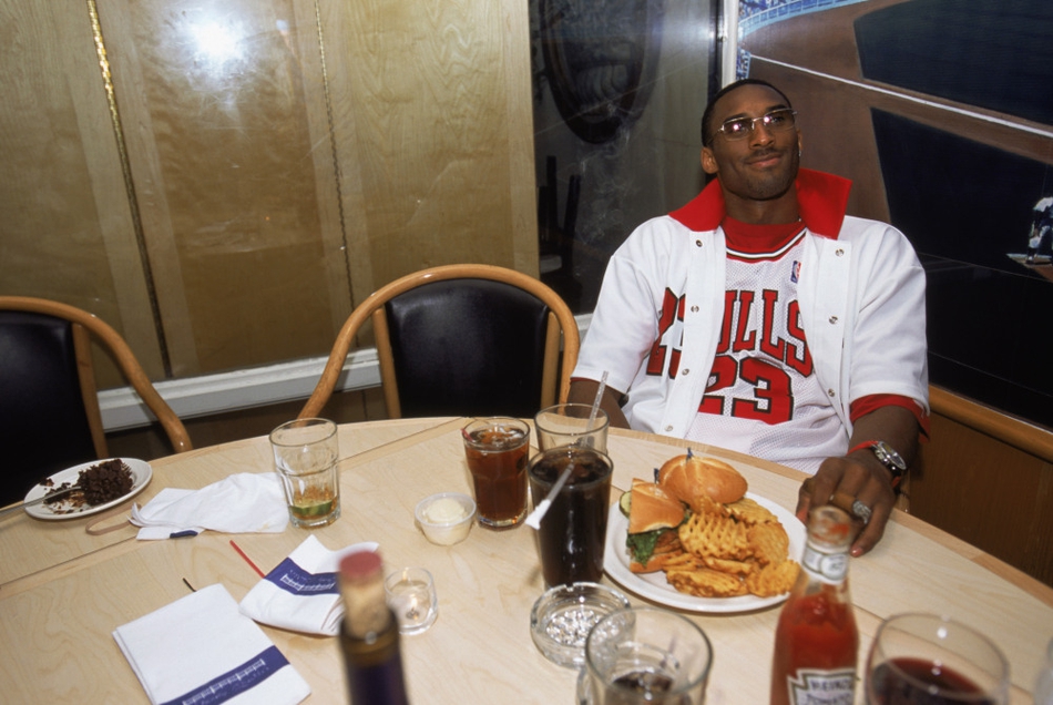 什么情况？科比詹姆斯都穿着公牛球衣！这次可不是P图！