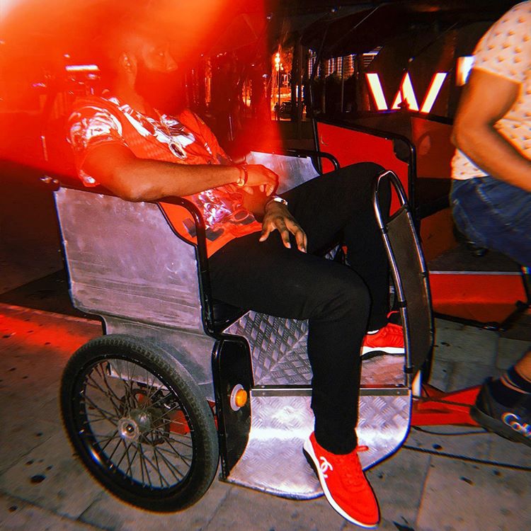 脱了！哈登终于把衣服脱了！再不脱火蜜就要哭了