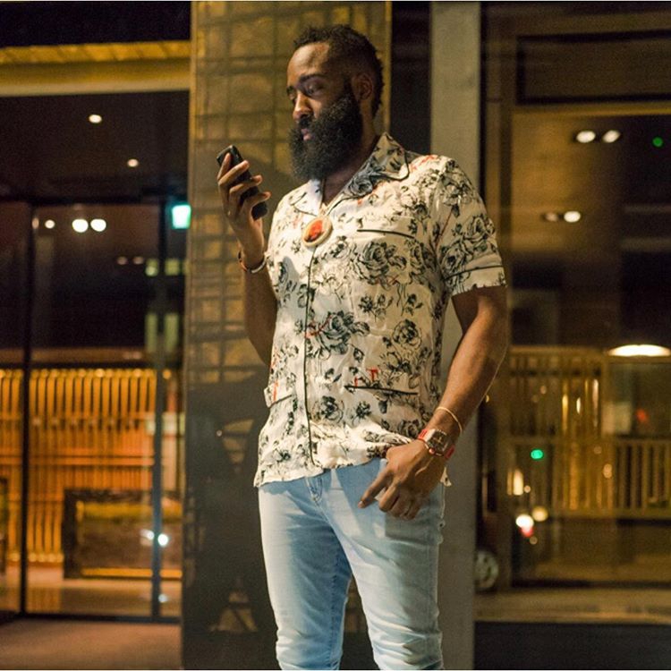 脱了！哈登终于把衣服脱了！再不脱火蜜就要哭了