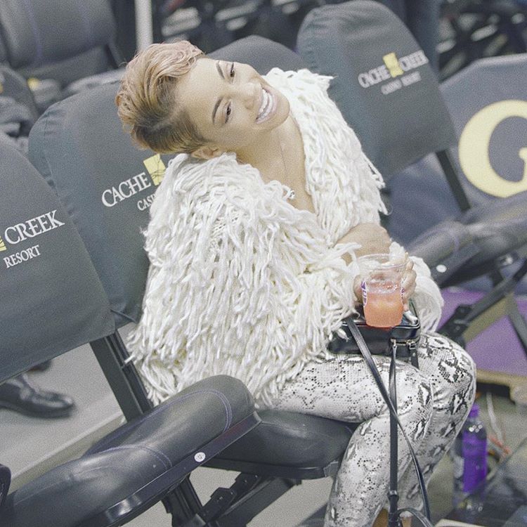 考辛斯大婚娇妻太美了！伤病没耽误考神迎亲 半个NBA圈子都来贺喜