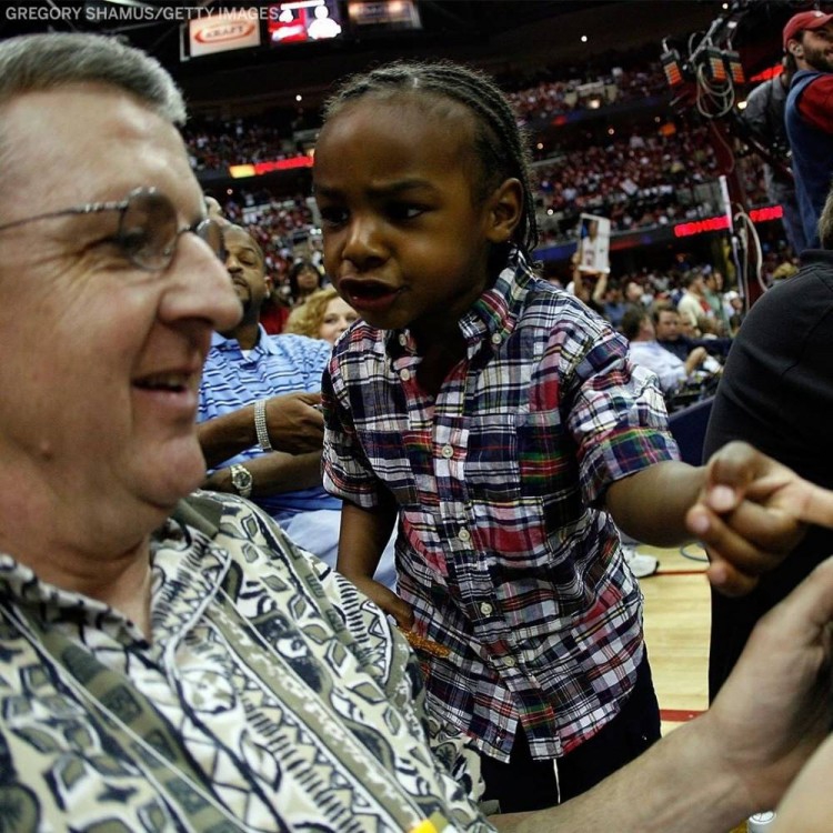 詹姆斯晒出布朗尼多张童年照 祝大儿子16岁生日快乐