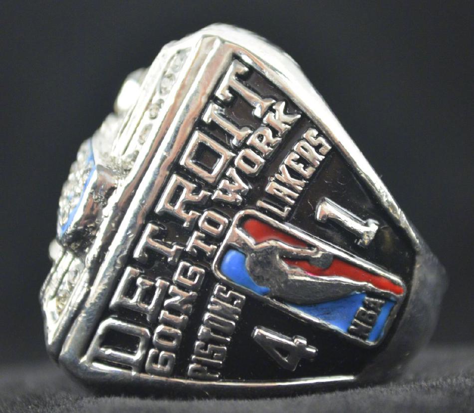 活塞04年冠军戒指