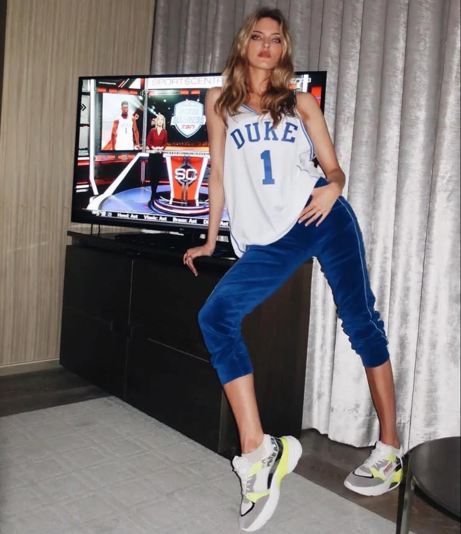 两米大长腿!吊打网红脸!维密女神在锡安面前竟然秒变迷妹