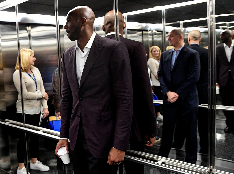 科比拍摄最新写真 变身霸道总裁