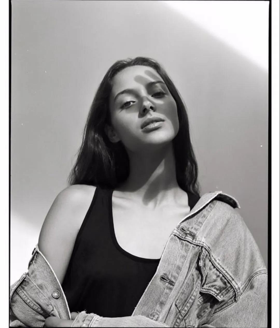 这是亲兄妹？哥哥入选NBA最丑球员 妹妹是顶级超模与赌王儿媳同台