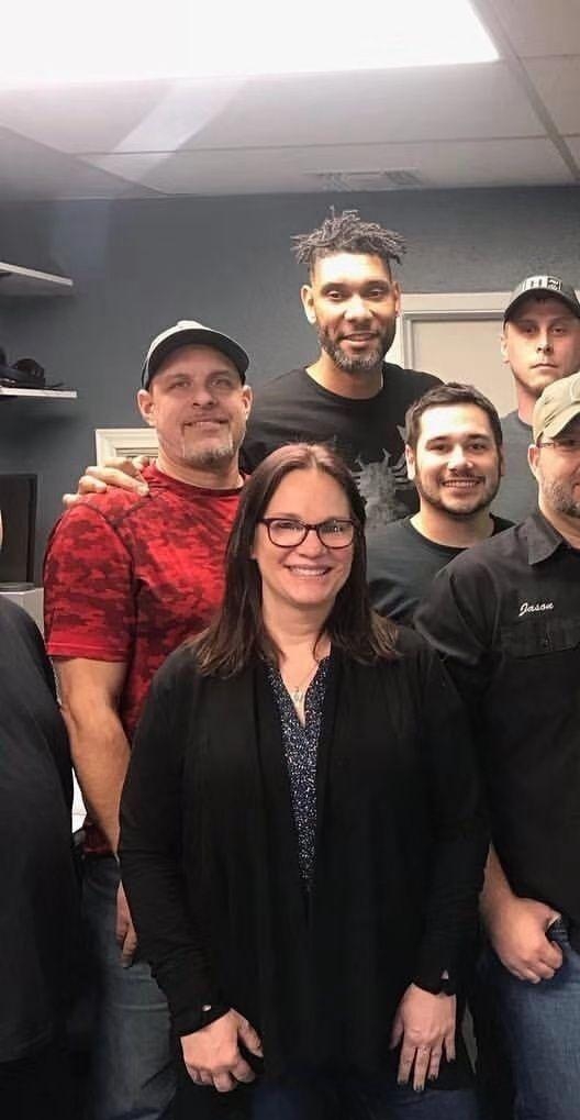 邓肯发型大变样