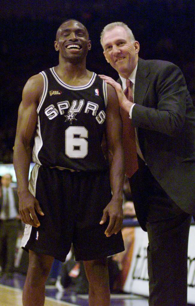 NBA老照片：波波维奇给勇士干活 在马刺教练组排倒数第二