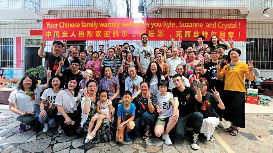 慢巴成功生儿子！孩他妈洋娃娃的脸+野性身材 四舍五入是中国媳妇