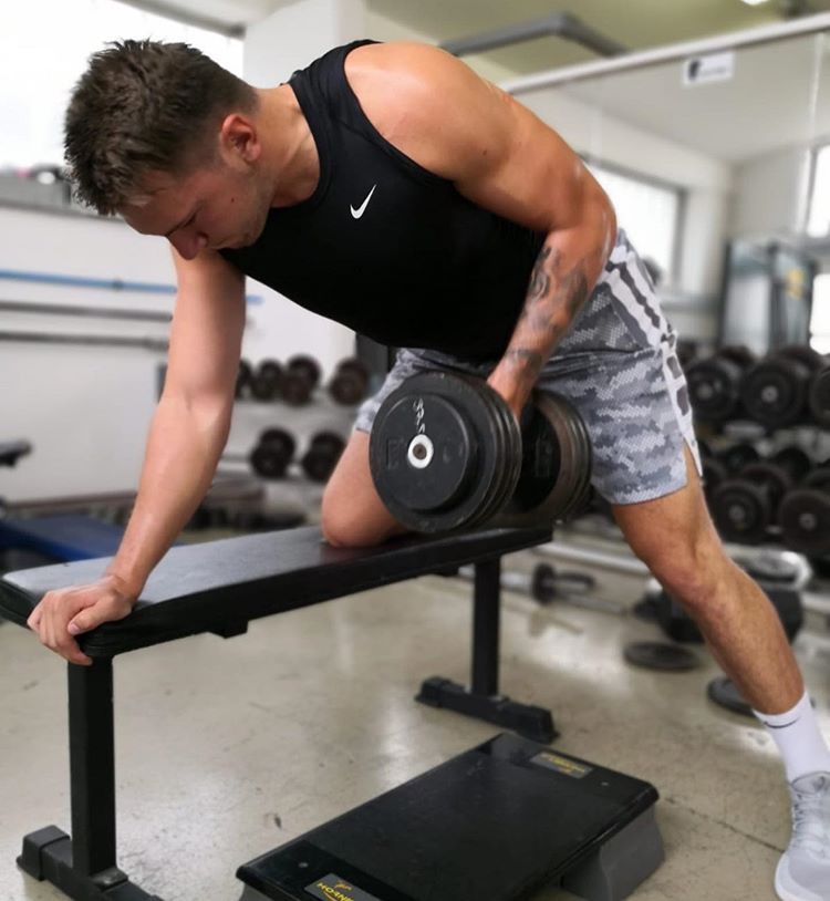 瘦了吗？东契奇刻苦训练忙撸铁 他在这方面跟詹皇完全不同