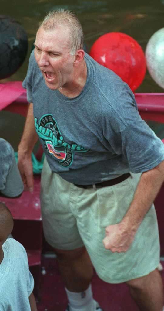 NBA老照片：波波维奇给勇士干活 在马刺教练组排倒数第二