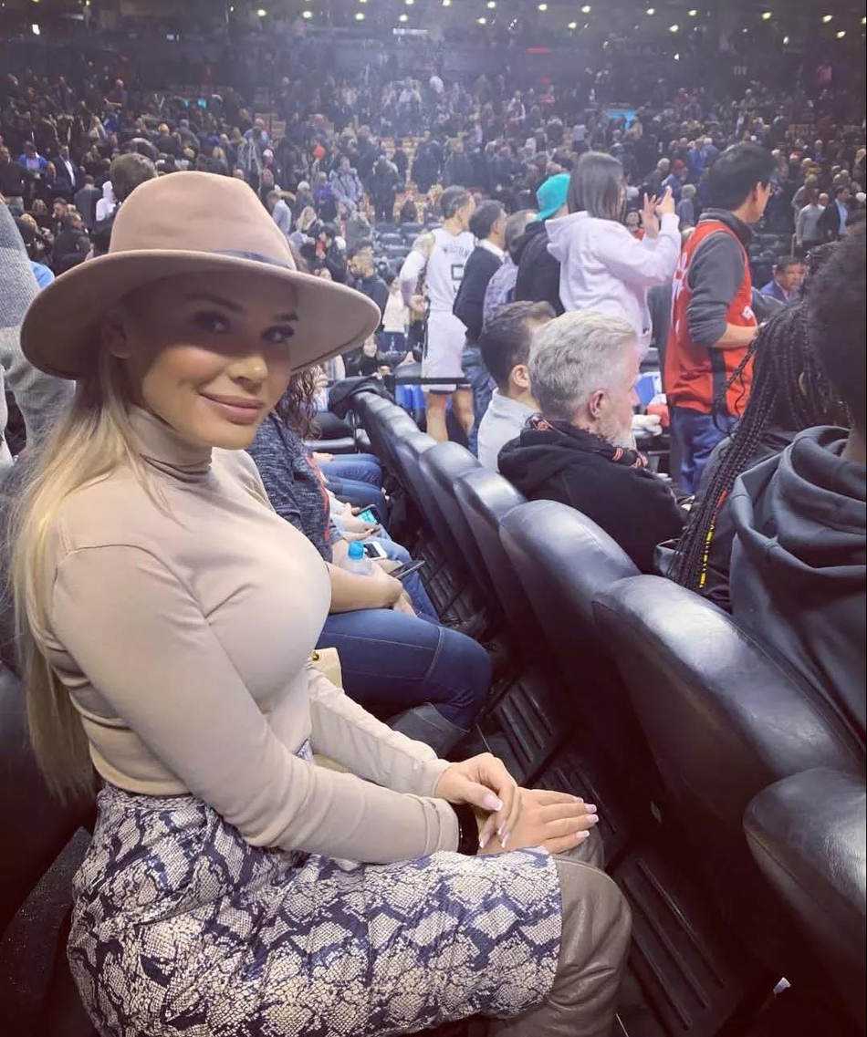 6年！白嫩鲜肉变大胡子糙汉 他媳妇却留住了青春容颜和S+身材