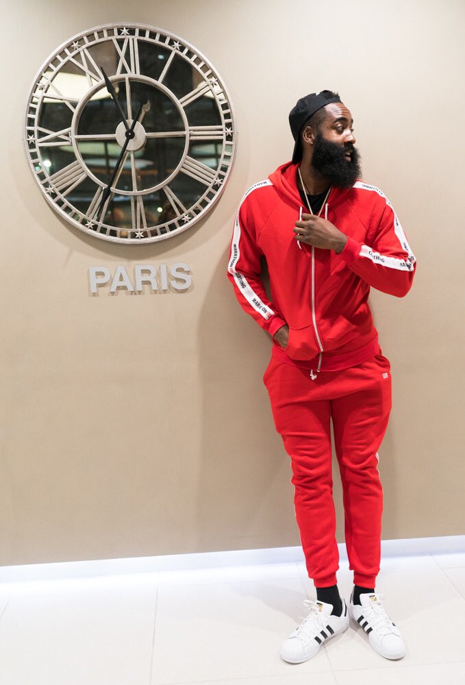 脱了！哈登终于把衣服脱了！再不脱火蜜就要哭了