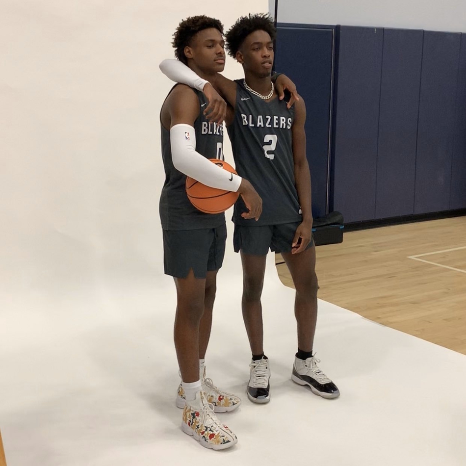 传承！詹韦儿子模仿詹韦经典pose拍写真 连眼神都一毛一样！