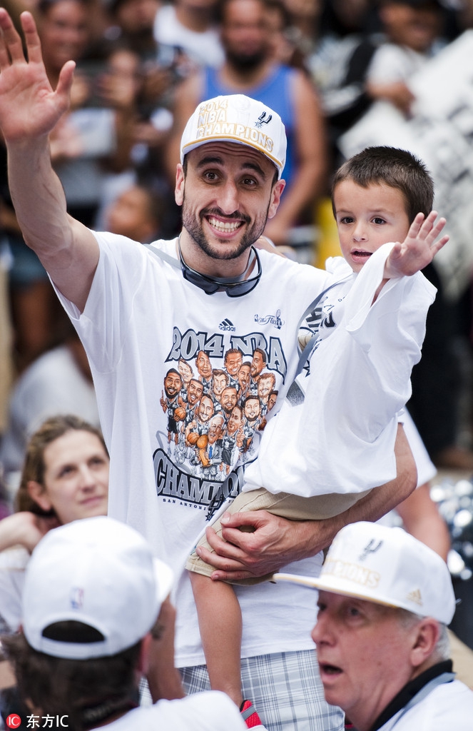 25、他允许他的孩子们看扁他