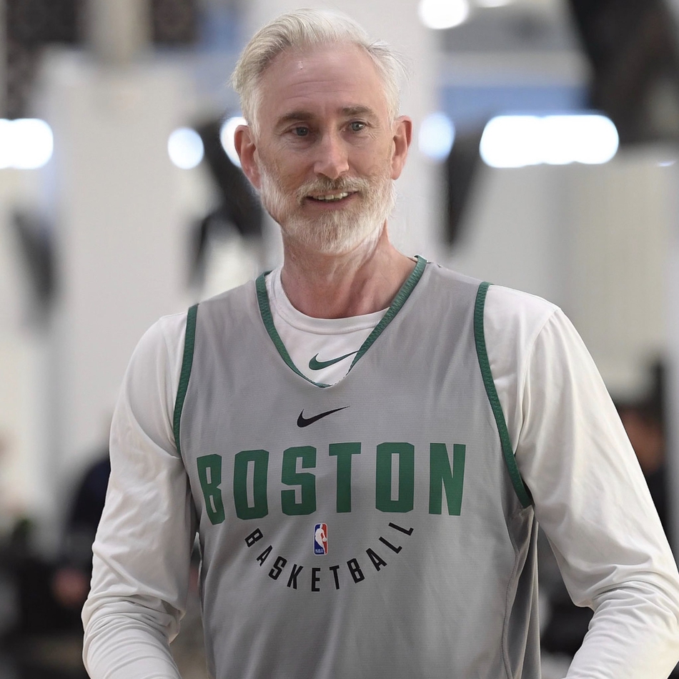 风靡NBA的变老挑战！白胡子老詹依旧霸气 一人撞脸波波维奇