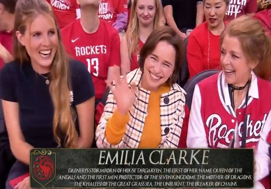 《权游》主演现身火箭主场！这么性感的龙妈你见过吗？