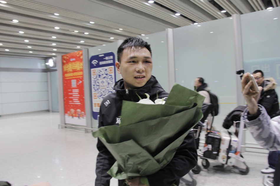 世界拳王徐灿载誉回到北京