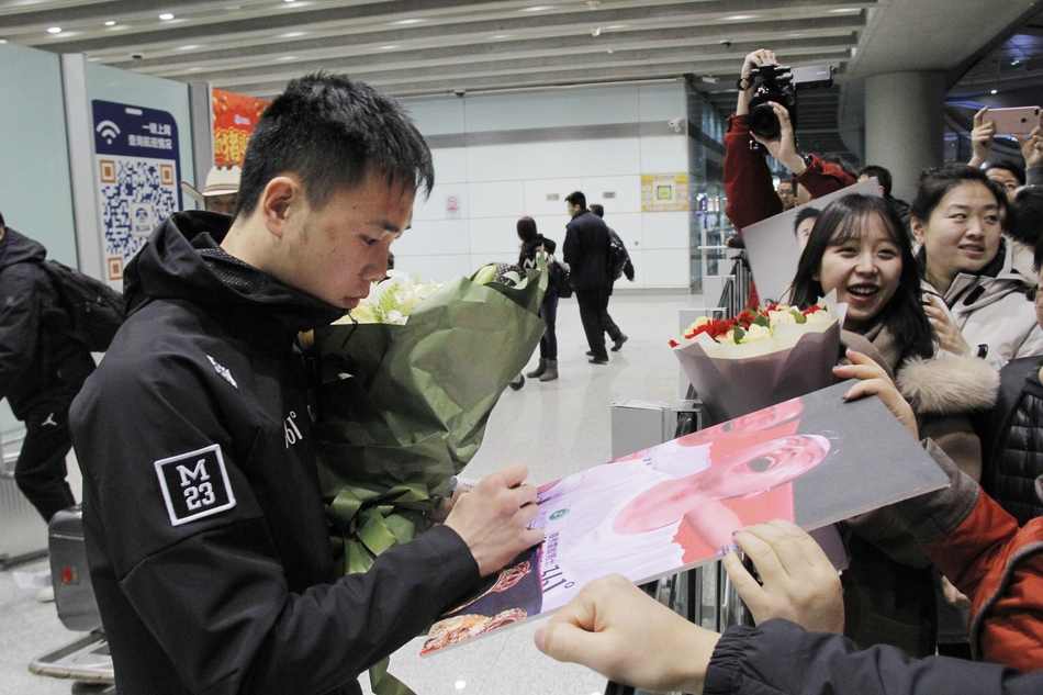 世界拳王徐灿载誉回到北京