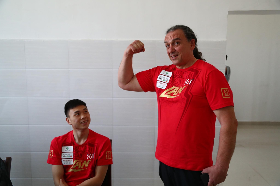 徐灿与久保隼进行赛前公开训练