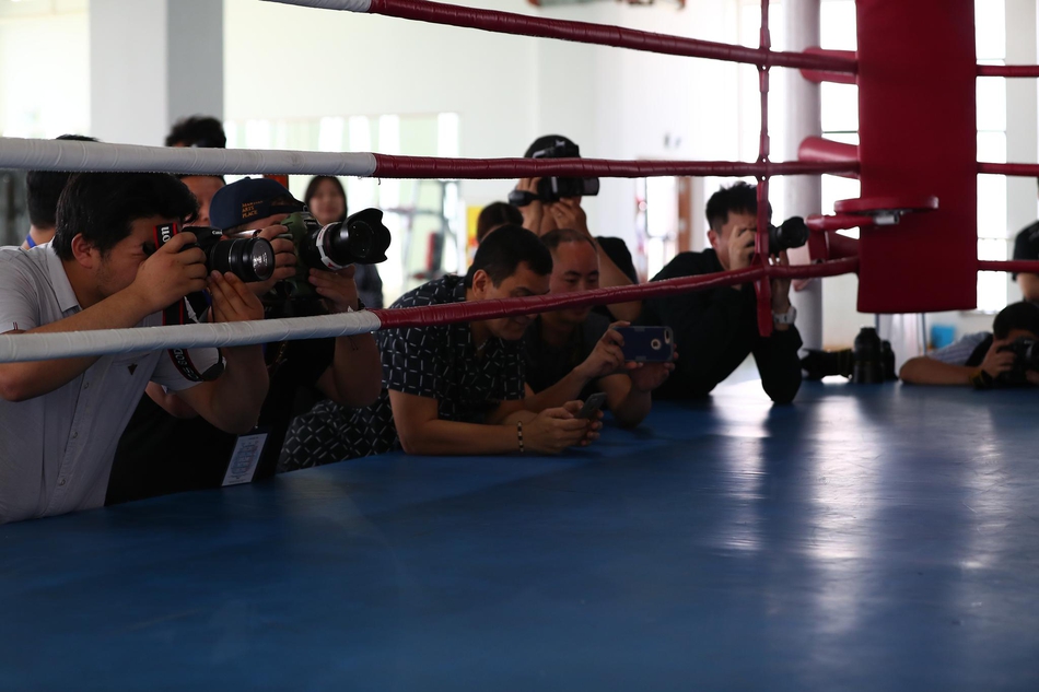 徐灿与久保隼进行赛前公开训练