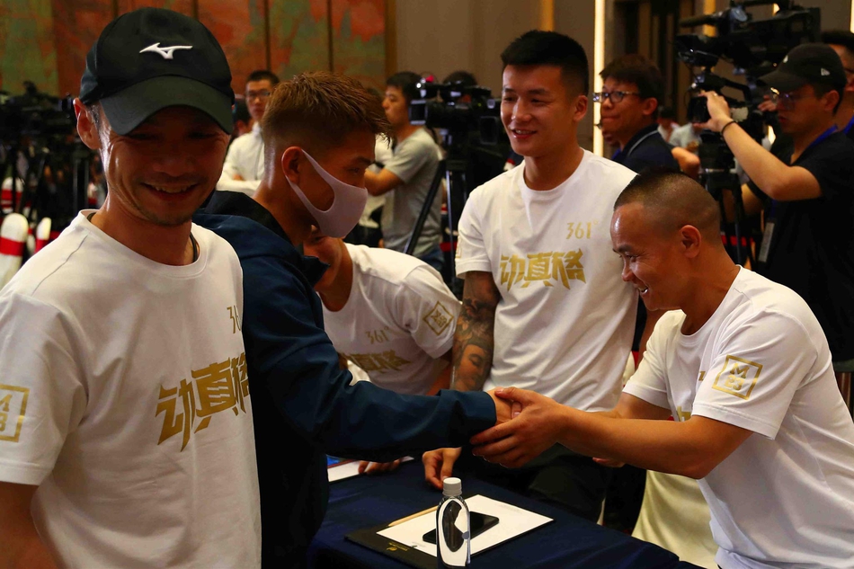 徐灿卫冕战前发布会举行