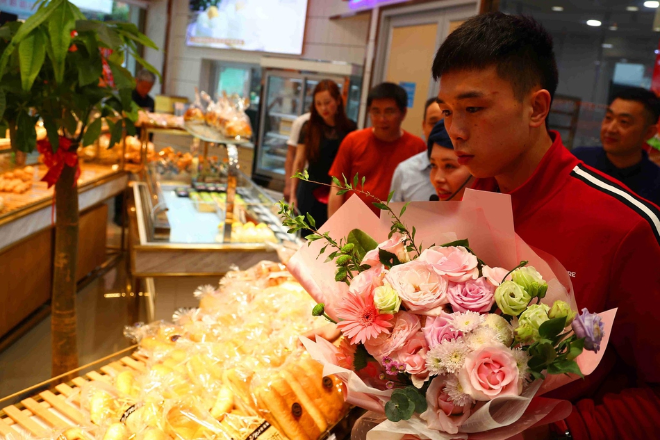 徐灿回到家乡资溪受热烈欢迎