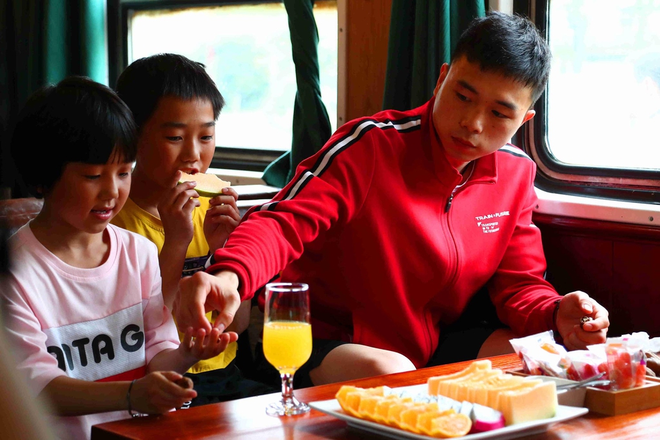 徐灿回到家乡资溪受热烈欢迎