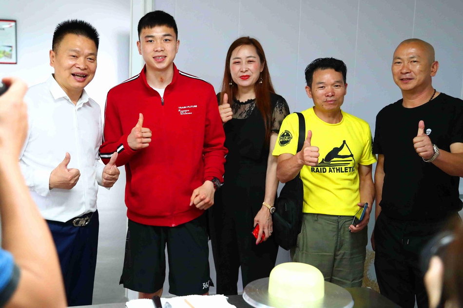 徐灿回到家乡资溪受热烈欢迎