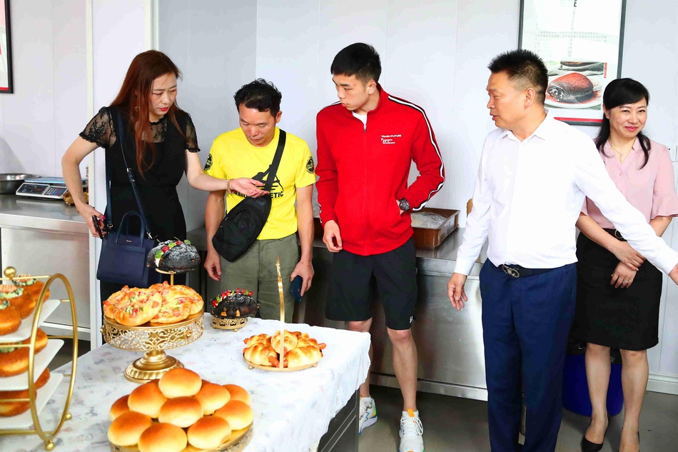 徐灿回到家乡资溪受热烈欢迎