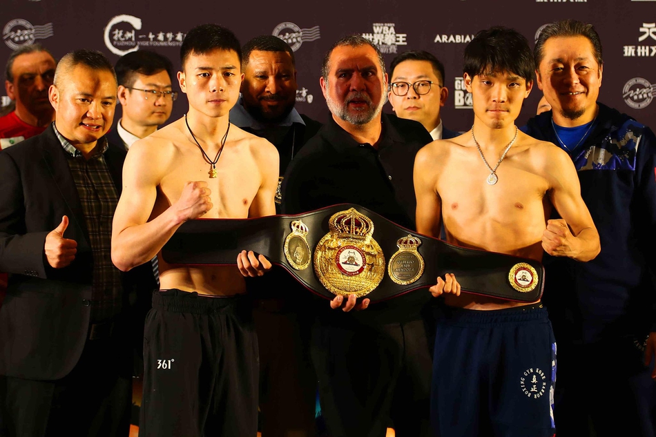 徐灿卫冕战前称重仪式