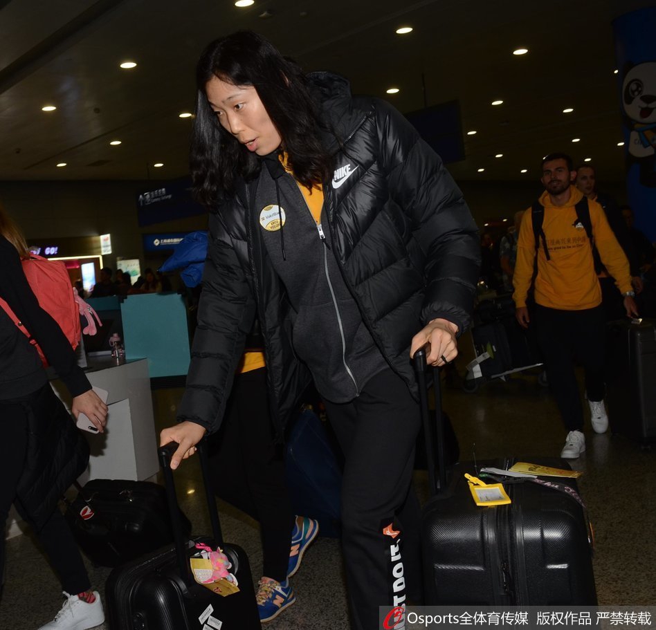 朱婷随瓦基弗银行回国受追捧