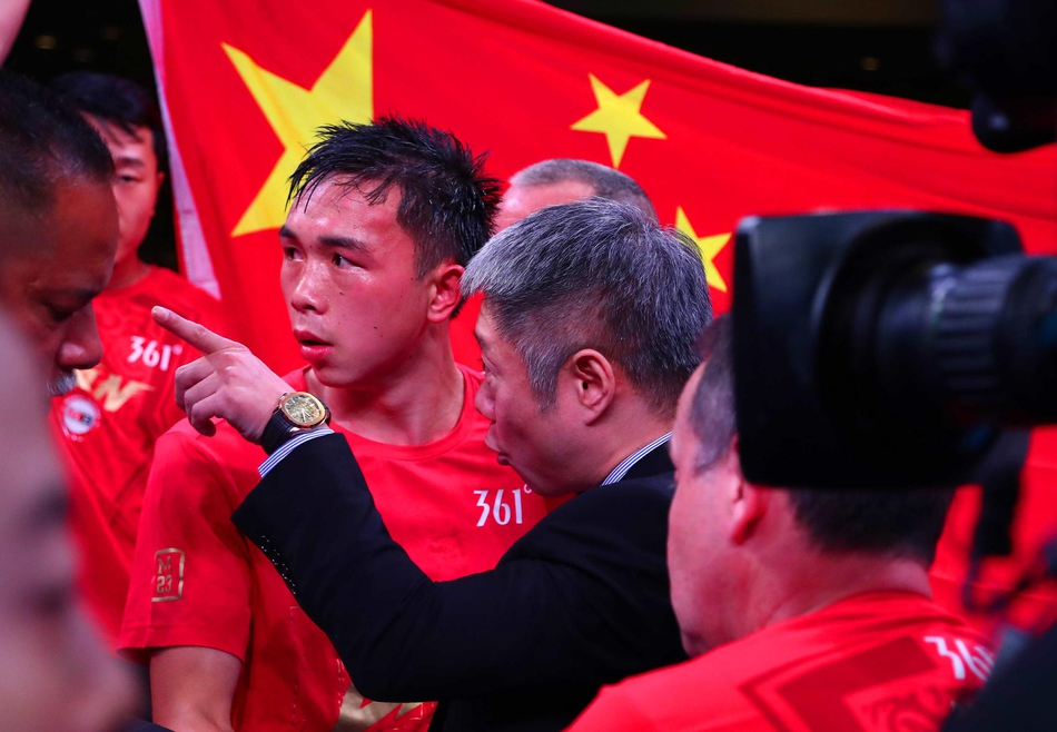 徐灿客场卫冕拳王金腰带