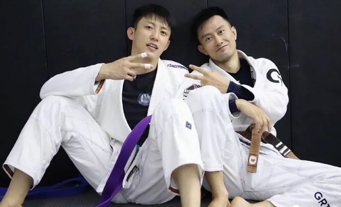 黄景瑜荣升巴西柔术紫带