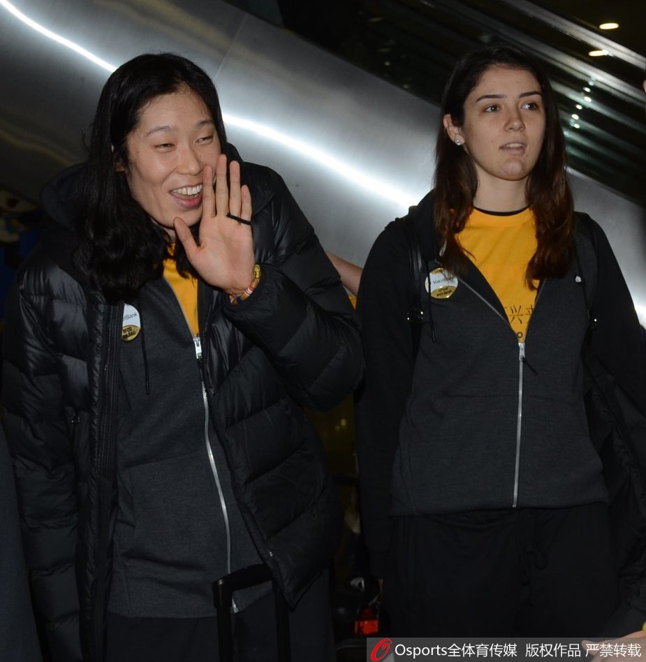 朱婷随瓦基弗银行回国受追捧