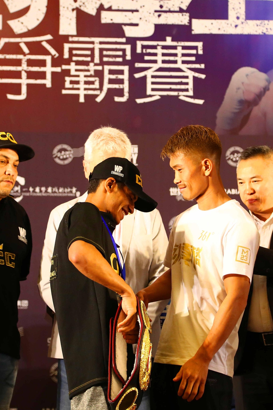 徐灿卫冕战前发布会举行