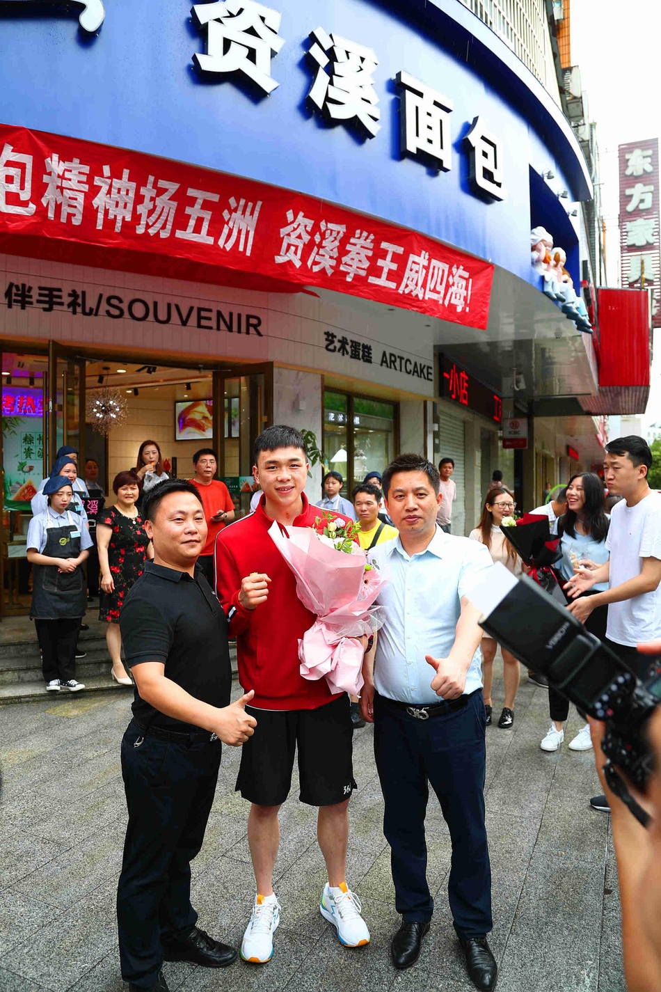 徐灿回到家乡资溪受热烈欢迎