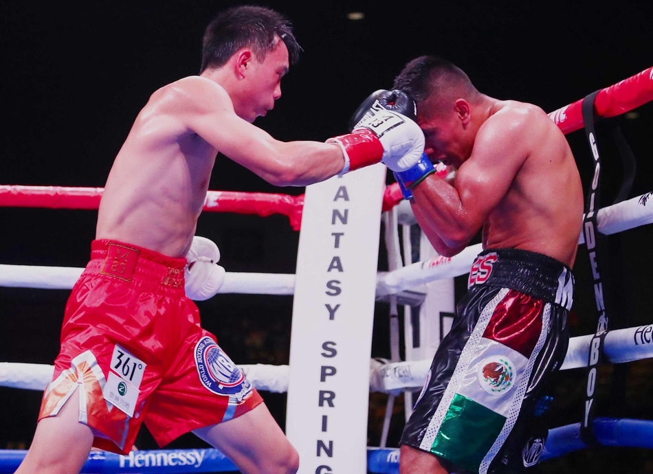 徐灿客场卫冕拳王金腰带