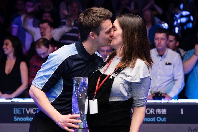 单局限时赛霍尔特击败周跃龙夺冠