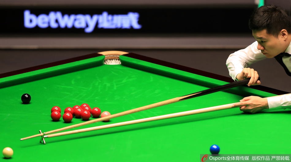 英锦赛丁俊晖顺利进第二轮