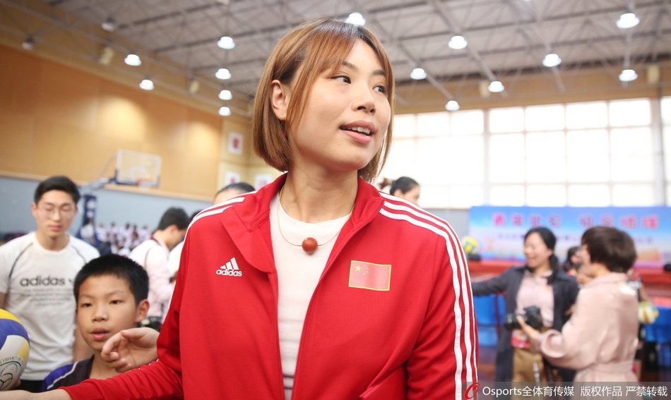 曾春蕾与杜清清参加活动